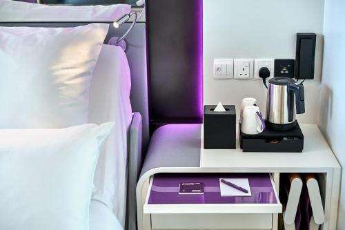 Habitación Premium con cama grande del hotel Yotel Singapore Orchard Road. Foto 6