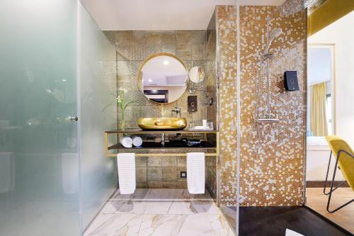 Habitación Doble Deluxe - 2 camas del hotel URBANSEA Bex. Foto 5