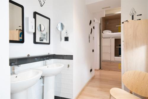 Cama en habitación compartida de 8 camas del hotel U-sense For You Sevilla. Foto 7