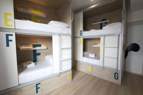 Litera en habitación compartida - Solo mujeres del hotel U-sense For You Sevilla. Foto 7
