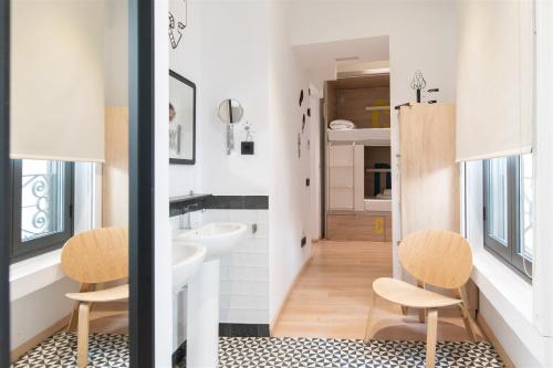 Habitación Compartida Mixta de 6 camas del hotel U-sense For You Sevilla. Foto 6