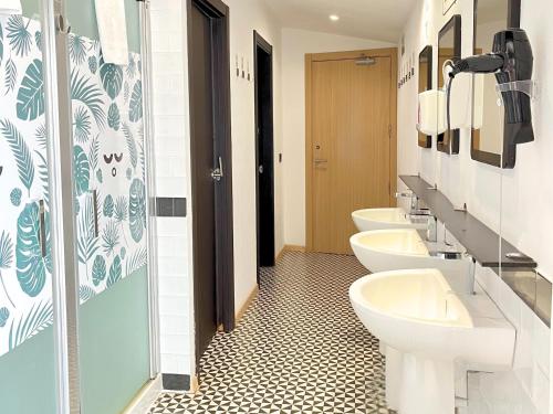 Habitación Compartida Mixta de 8 camas del hotel U-sense For You Sevilla. Foto 5