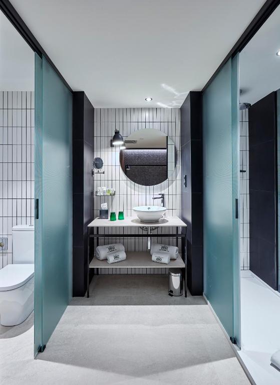 Habitación doble Business 2 camas del hotel Radisson Blu 1882 Hotel, Barcelona Sagrada Familia. Foto 1