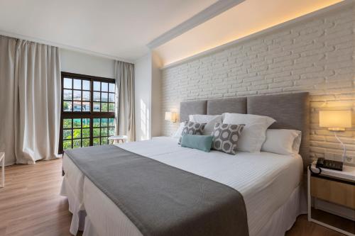 Suite con vistas al Teide del hotel Aluasoul Orotava Valley - Adults Only