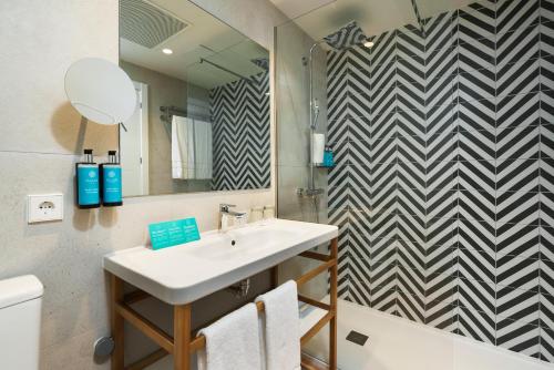 Suite Club My Favorite con vistas frontales al mar del hotel Aluasoul Orotava Valley - Adults Only. Foto 4