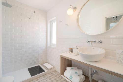 Apartamento de 1 dormitorio con bañera de hidromasaje - Primera línea de playa del hotel La Concha Boutique Apartments. Foto 1