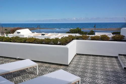 Suite de 1 dormitorio con vistas al mar del hotel La Concha Boutique Apartments. Foto 3