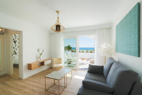 Suite de 1 dormitorio con vistas al mar del hotel La Concha Boutique Apartments. Foto 5