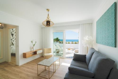 Apartamento con vistas al mar y bañera de hidromasaje del hotel La Concha Boutique Apartments. Foto 8