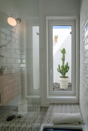 Apartamento de 1 dormitorio con bañera de hidromasaje - Primera línea de playa del hotel La Concha Boutique Apartments. Foto 4