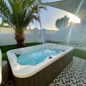 Apartamento de 1 dormitorio con bañera de hidromasaje - Primera línea de playa del hotel La Concha Boutique Apartments. Foto 5