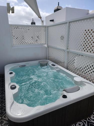 Apartamento de 1 dormitorio con bañera de hidromasaje del hotel La Concha Boutique Apartments. Foto 6