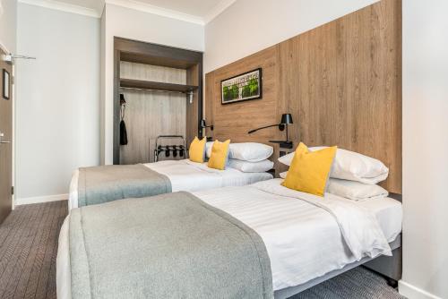 Habitación Triple Estándar del hotel The Princes Square. Foto 15