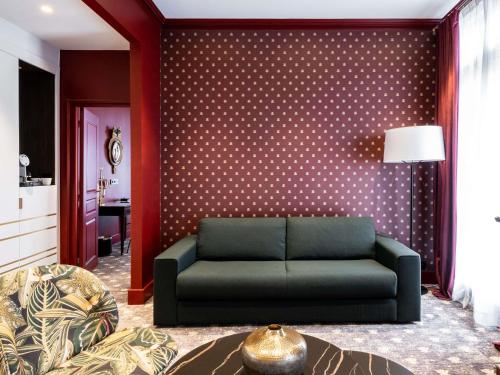 Suite Exécutive con 1 cama kingsize del hotel Aigle Noir Fontainebleau Mgallery. Foto 3