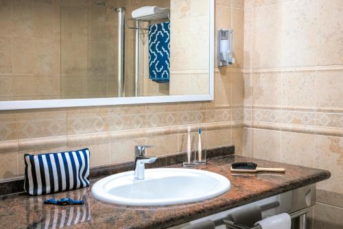 Apartamento con vistas a la piscina del hotel Grupotel Alcudia Pins. Foto 3