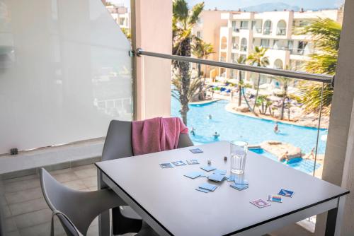Apartamento con vistas a la piscina del hotel Grupotel Alcudia Pins. Foto 4