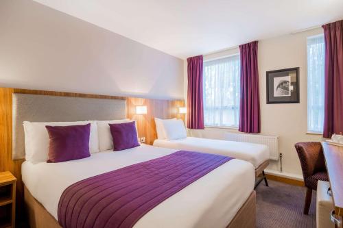 One Double Size Bed One Single Size Bed Nonsmoking del hotel Quality Hampstead