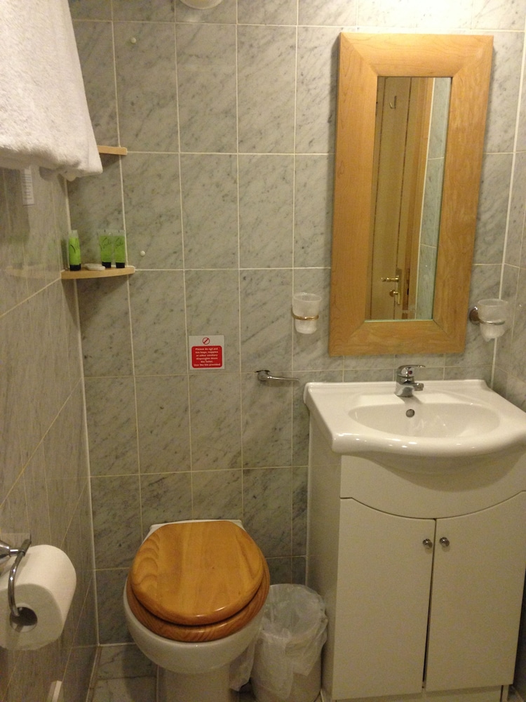Habitación con 2 camas individuales del hotel Troy. Foto 3