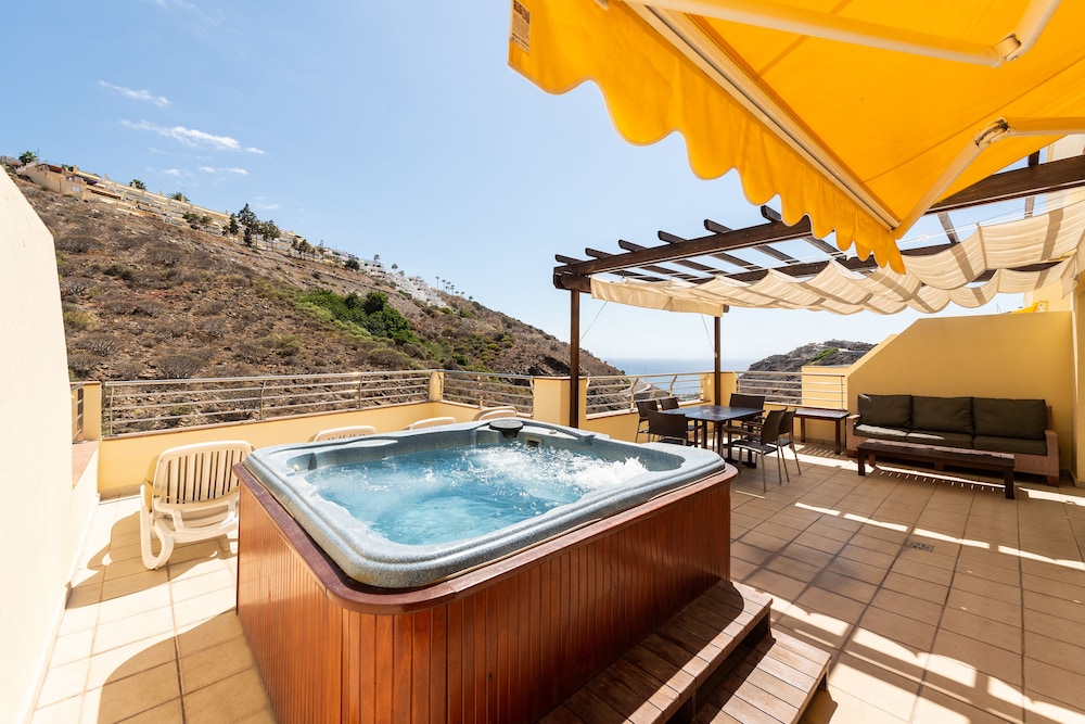 Apartamento, 2 habitaciones, bañera de hidromasaje del hotel Holiday Club Sol Amadores. Foto 5