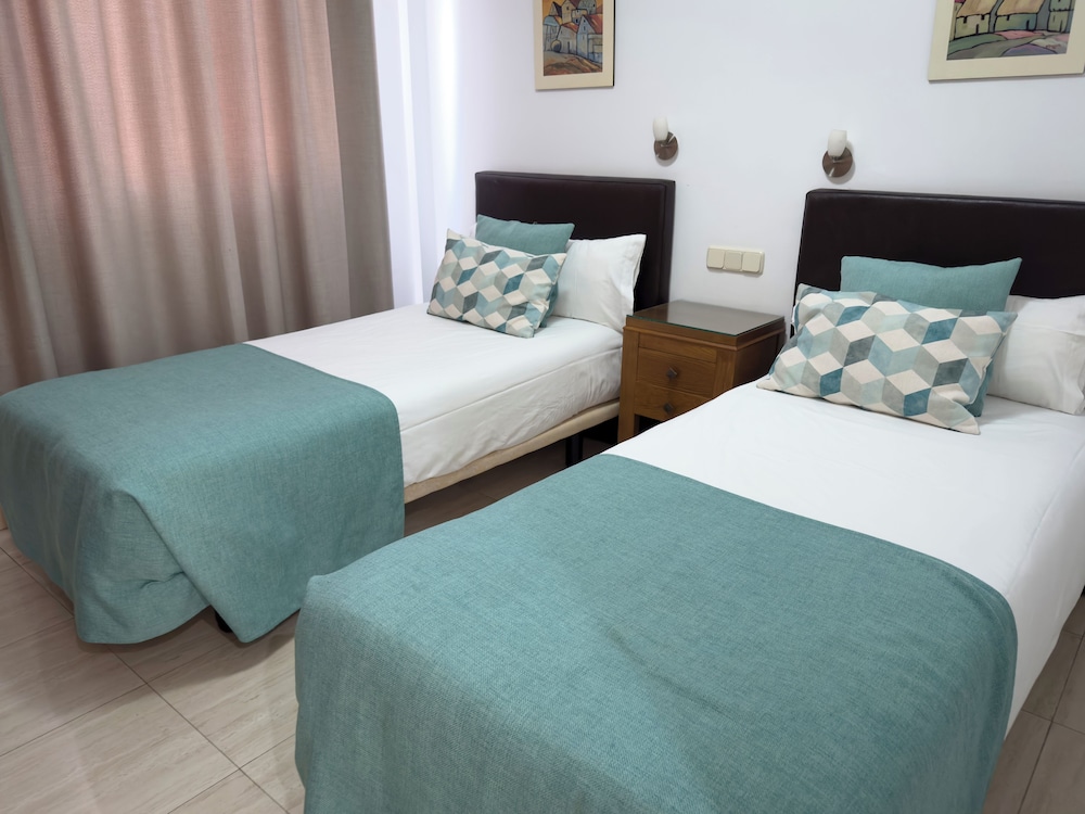 Apartamento, 2 habitaciones, piscina privada del hotel Holiday Club Sol Amadores. Foto 2