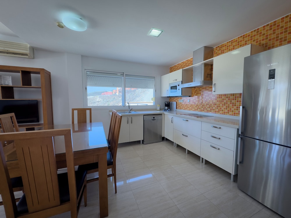 Apartamento, 2 habitaciones, piscina privada del hotel Holiday Club Sol Amadores. Foto 3