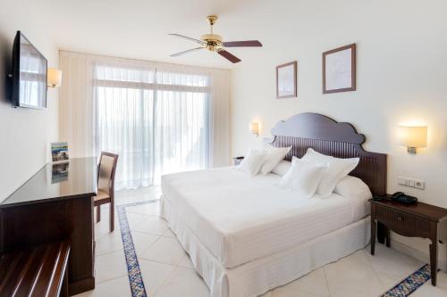 Suite Deluxe con vistas al mar del hotel Occidental Jandía Mar. Foto 2