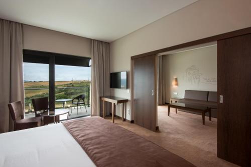 Junior suite 1 Cama king Sofá Cama incluido del hotel Vila Gale Collection Sintra. Foto 2
