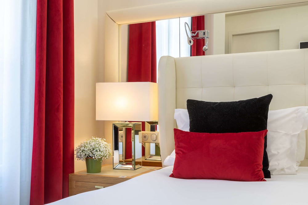 Habitación Deluxe, 1 cama de matrimonio grande del hotel Camille Paris Gare de Lyon, Tapestry Collection by Hilton. Foto 5