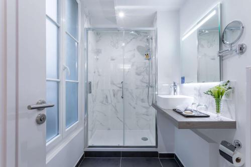 Suite Signature del hotel Camille Paris Gare de Lyon, Tapestry Collection by Hilton. Foto 5
