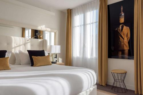 Suite Junior con cama extragrande y vistas a la ciudad del hotel Camille Paris Gare de Lyon, Tapestry Collection by Hilton. Foto 2