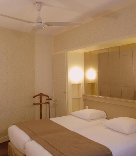 Habitación Doble Estándar - 1 o 2 camas del hotel Eiffel Kensington. Foto 9