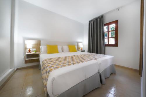 Apartamento de 1 dormitorio con vistas a la piscina del hotel BLUESEA Playa Club