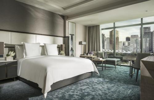 Habitación Doble con vistas al parque - 1 cama doble grande del hotel Four Seasons Kuala Lumpur. Foto 1