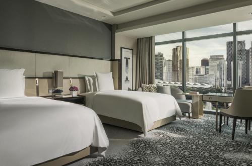 Habitación Doble Premier con vistas al parque del hotel Four Seasons Kuala Lumpur. Foto 2