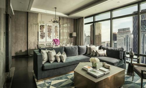 Suite Embajador con 1 cama extragrande del hotel Four Seasons Kuala Lumpur. Foto 2