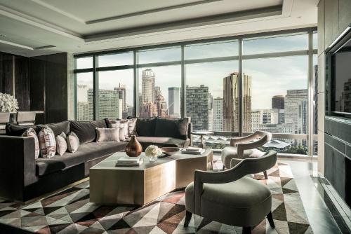 Suite Presidencial con cama extragrande del hotel Four Seasons Kuala Lumpur. Foto 5