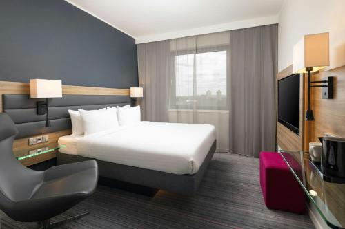 Habitación Moxy Sleeper con 1 cama grande del hotel Moxy London Stratford. Foto 4
