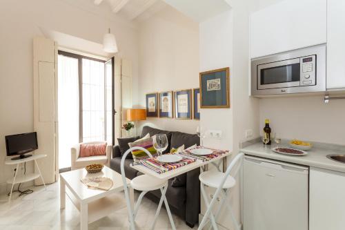 Apartamento de 1 dormitorio con balcón del hotel Sevilla Home Center. Foto 4