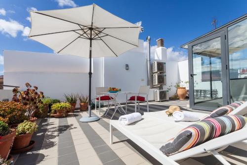 Apartamento Ático con terraza privada del hotel Sevilla Home Center. Foto 1