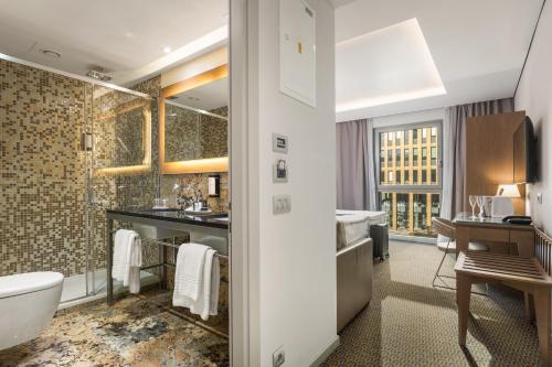 Habitación Doble Superior con sofá - 1 o 2 camas del hotel Royal Prague. Foto 3