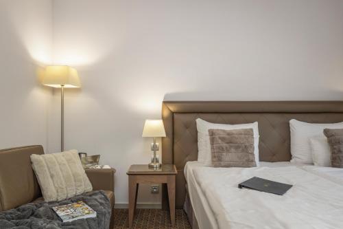 Habitación Doble Superior con sofá - 1 o 2 camas del hotel Royal Prague. Foto 4