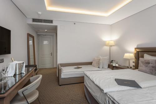 Habitación Doble Superior con sofá - 1 o 2 camas del hotel Royal Prague. Foto 6