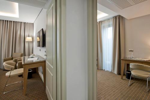 Suite Familiar con 2 baños del hotel Royal Prague. Foto 4