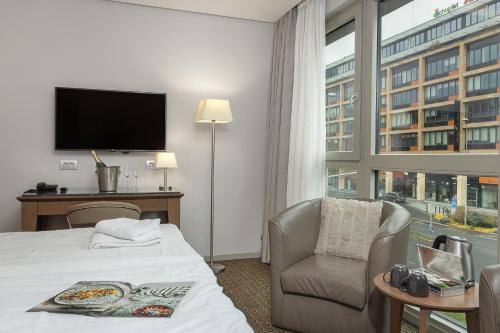 2 Habitaciones Dobles Comunicadas con 2 baños del hotel Royal Prague. Foto 4