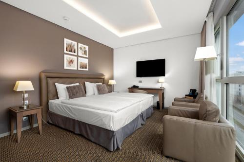 2 Habitaciones Dobles Comunicadas con 2 baños del hotel Royal Prague. Foto 10