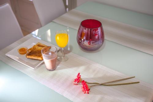 Apartamento del hotel Reservaloen Plaza del Salvador. Foto 1