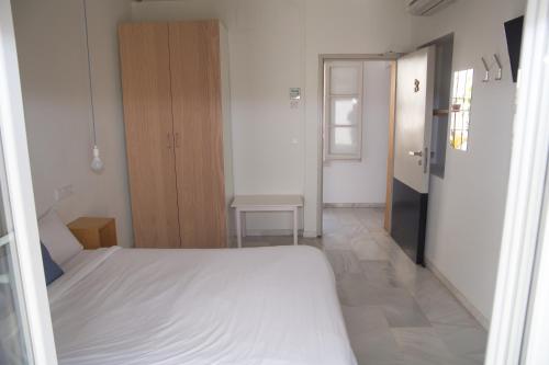 Habitación Doble con baño privado externo y balcón del hotel The Nomad. Foto 2