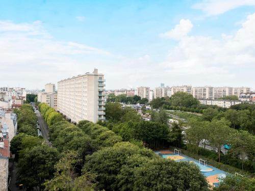 Habitación con cama grande adaptada para personas de movilidad reducida del hotel ibis budget Paris Porte de Vincennes