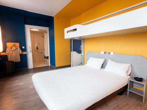 Habitación con cama extragrande - Adaptada para personas de movilidad reducida del hotel ibis budget Paris Porte de Vincennes