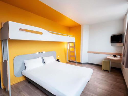 Habitación con cama extragrande - Adaptada para personas de movilidad reducida del hotel ibis budget Paris Porte de Vincennes. Foto 5